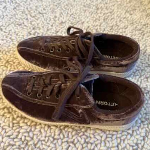 Tretorn  X Madewell Crushed Velvet Sneakers - Picture 2 of 4